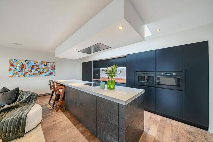 3 Bedroom Flat To Rent In Redchurch Street, Shoreditch, London, E2