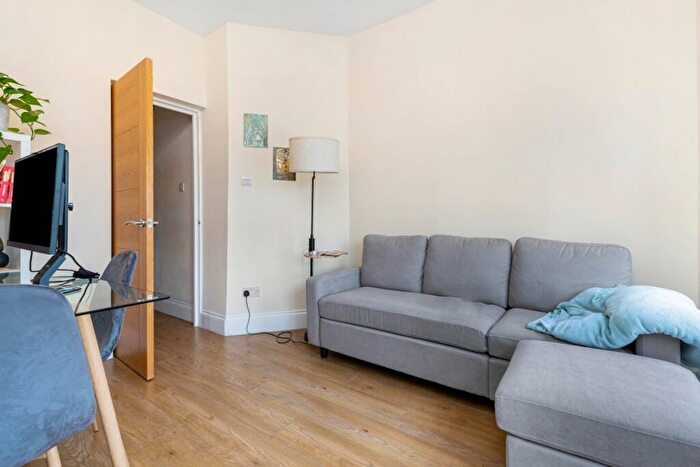 1 Bedroom Apartment To Rent In Clerkenwell Road London, EC1R