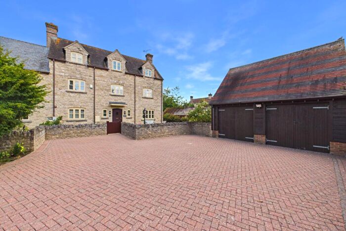 5 Bedroom End Of Terrace House For Sale In Spencer Close, Evenley, NN13