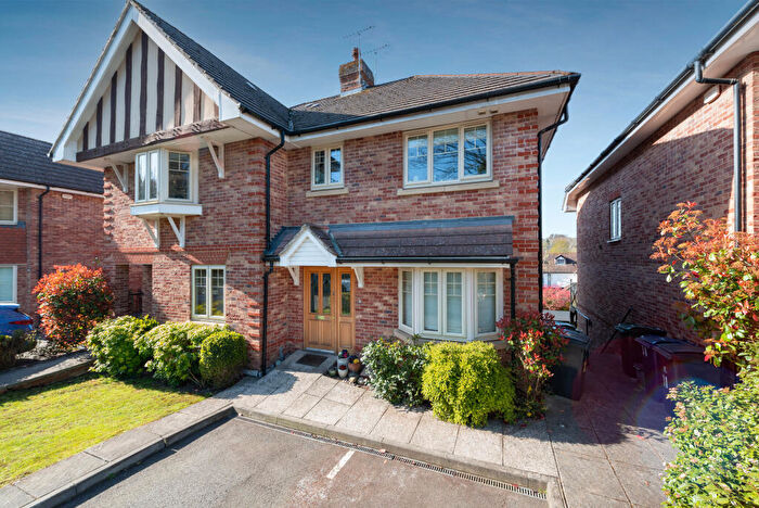 4 Bedroom Semi Detached House For Sale In Templeside Gardens, High Wycombe, HP12