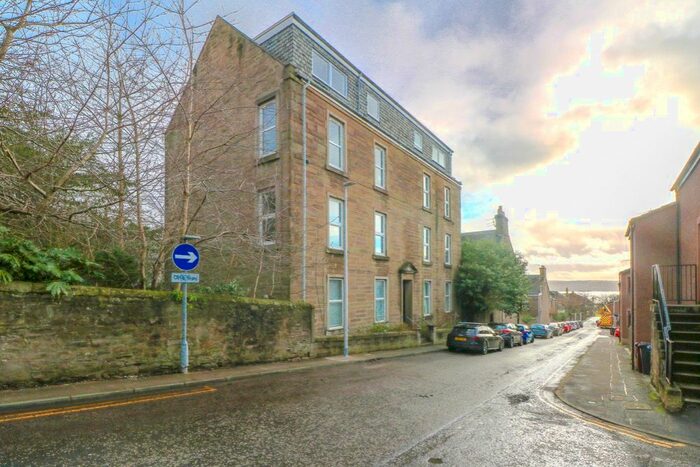 2 Bedroom Flat To Rent In Patons Lane, West End, Dundee, DD2