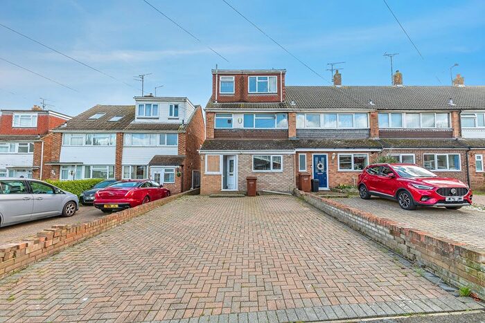 4 Bedroom End Terrace House For Sale In Chestfield Close, Rainham, Gillingham, Kent, ME8