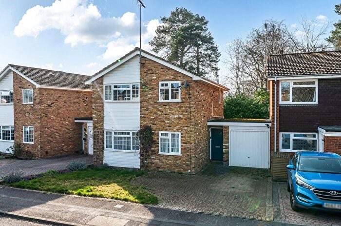 3 Bedroom Link Detached House For Sale In Mccarthy Way, Finchampstead, Wokingham, Berkshire, RG40