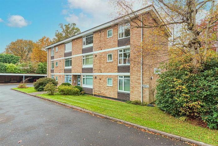 2 Bedroom Flat To Rent In Heathermount Gardens, Edgcumbe Park, Crowthorne, RG45