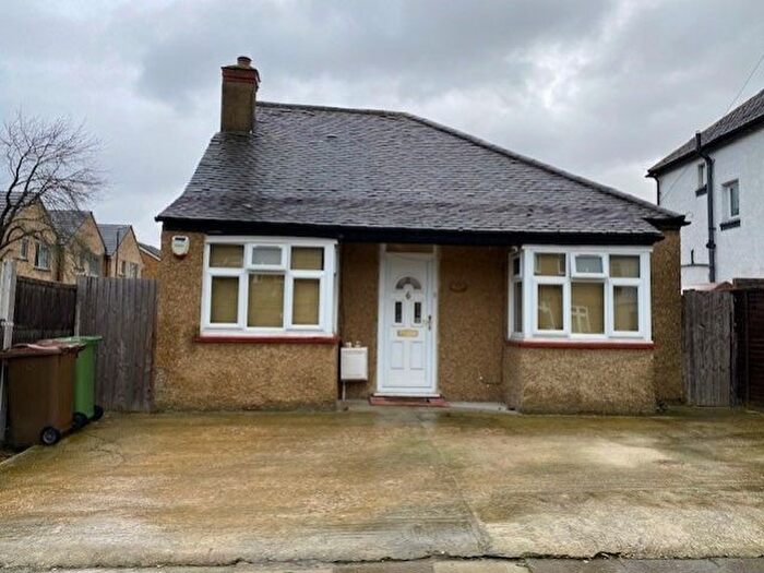 3 Bedroom Bungalow To Rent In Sidney Road, Harrow, Middlesex, HA2