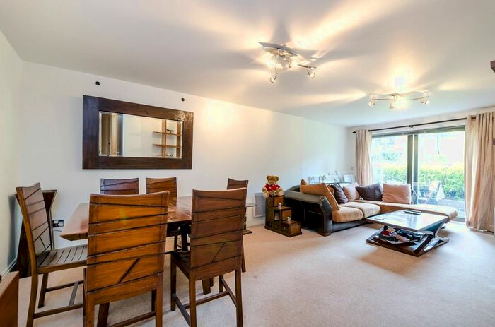 3 Bedroom Flat To Rent In Montaigne Close, Westminster, London, SW1P