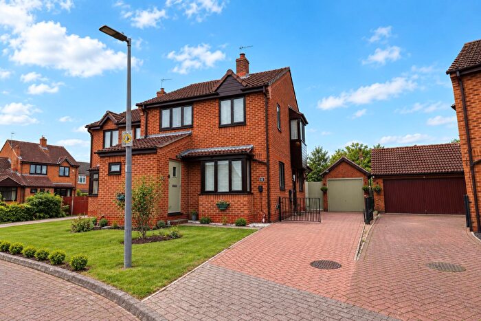 4 Bedroom Semi-Detached House For Sale In Birch Close, Gilberdyke, HU15
