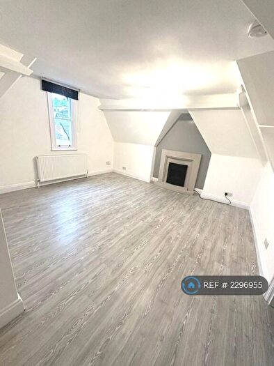 2 Bedroom Penthouse To Rent In Berkhamsted High Street, Berkhamsted, HP4