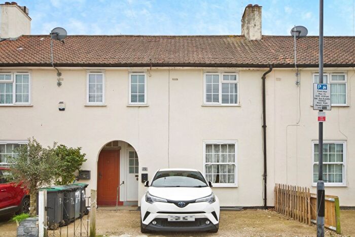 2 Bedroom Terraced House For Sale In Henningham Road, London, N17