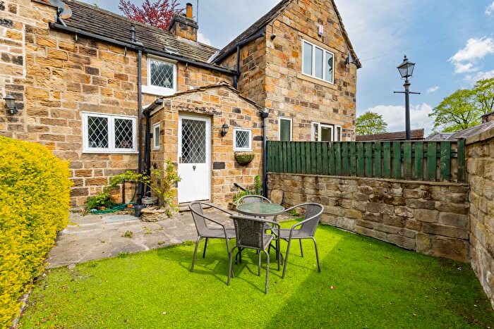 2 Bedroom Cottage For Sale In Crab Lane, Newmillerdam, WF2