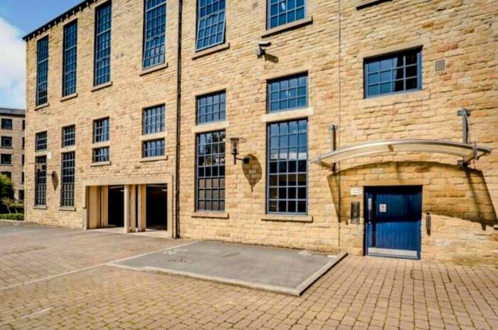2 Bedroom Flat To Rent In Firth Street, Huddersfield, HD1