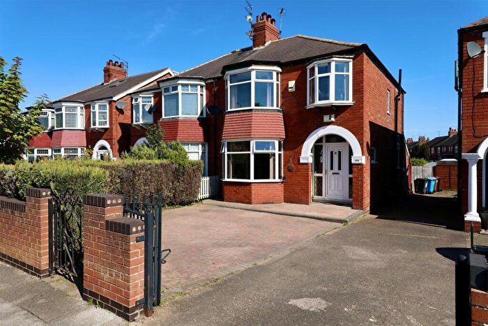 3 Bedroom Semi-Detached House For Sale In Cottingham Road, Hull, HU6