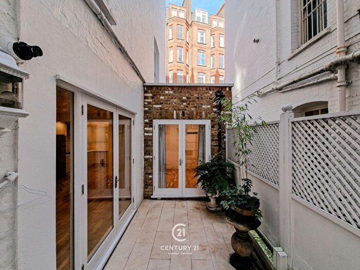 3 Bedroom Flat To Rent In Bramham Gardens, Earls Court, London, SW5