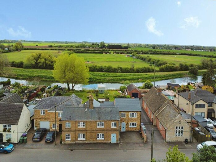 4 Bedroom Semi Detached House For Sale In Church Street, Deeping St. James, PE6