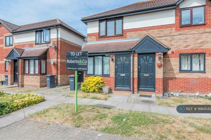 2 Bedroom Maisonette To Rent In Hollybush Way, Cheshunt, Waltham Cross, EN7