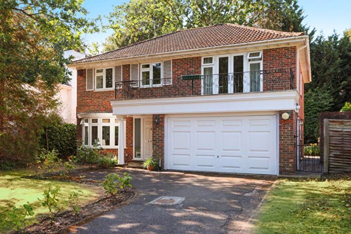 5 Bedroom Detached House For Sale In Farleton Close, Weybridge, Surrey, KT13