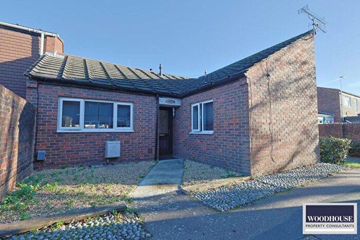 4 Bedroom Bungalow For Sale In Wheatcroft, Cheshunt, EN7