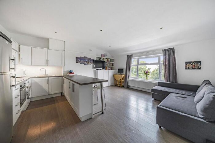 2 Bedroom Flat For Sale In Coolhurst Road, Crouch End, N8