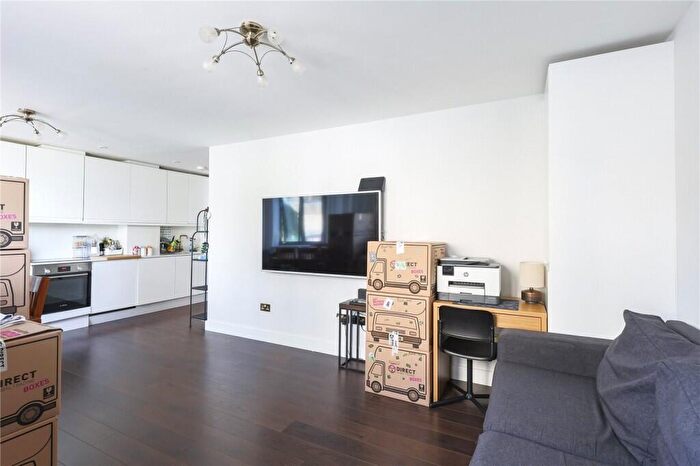 2 Bedroom Flat To Rent In Granville Road, Golders Green, NW2