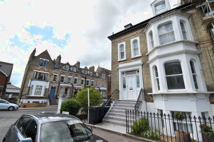 2 Bedroom Apartment To Rent In North Road, Surbiton, KT6