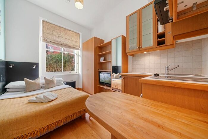 Studio To Rent In Cartwright Gardens, Bloomsbury, London, WC1H