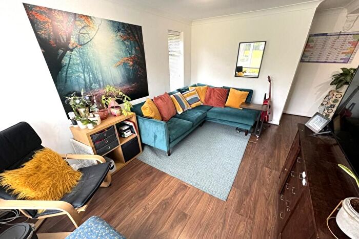 2 Bedroom Maisonette To Rent In London, SE16