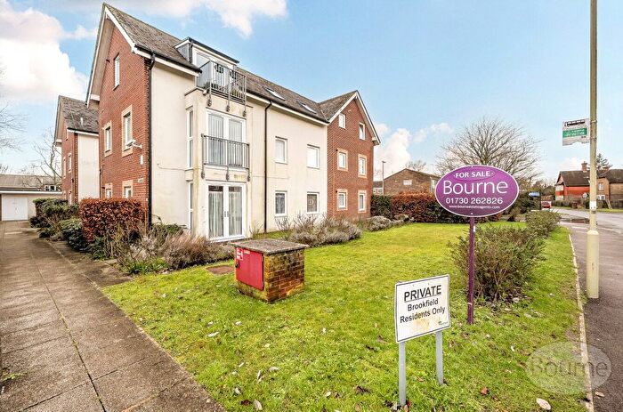 2 Bedroom Flat For Sale In Borough Road, Petersfield, Hampshire, GU32