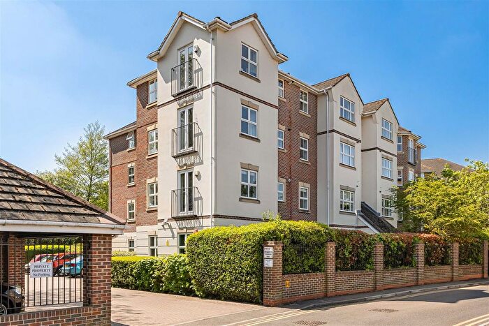 2 Bedroom Flat For Sale In Abbotsmead Place, Caversham, Reading, RG4