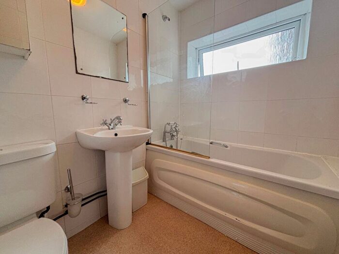 1 Bedroom Flat To Rent In School Lane, Prescelly Court School Lane, CV8