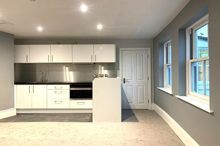 1 Bedroom Flat To Rent In Abberley House, Dudley, DY1