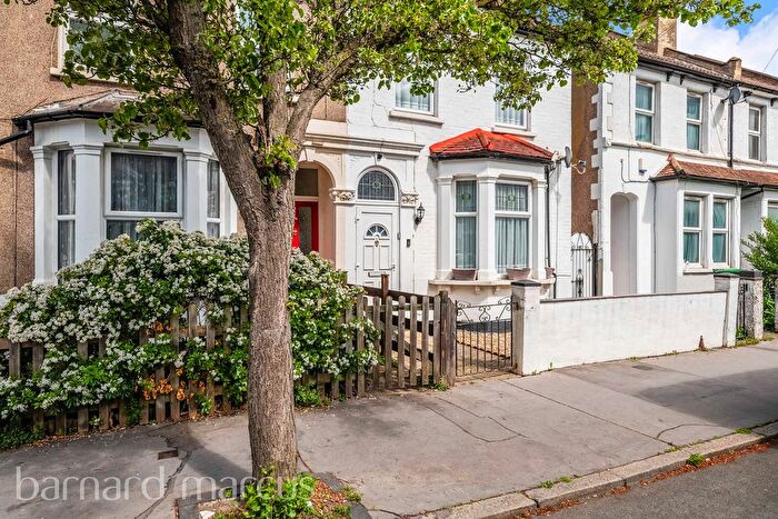 4 Bedroom Semi Detached House For Sale In Limes Road, Croydon, CR0