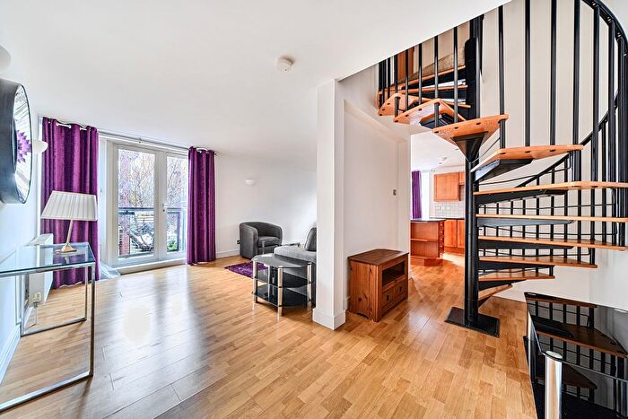 2 Bedroom Flat To Rent In Florin Court, Bermondsey, SE1