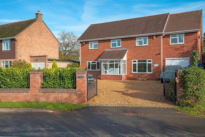 5 Bedroom Detached House For Sale In Danes Green, Worcester, Worcestershire, WR3