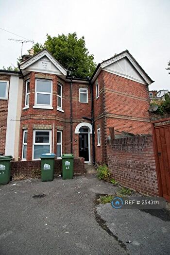 5 Bedroom End Of Terrace House To Rent In Thackeray Road, Southampton, SO17