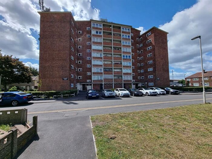 1 Bedroom Flat To Rent In Curzon Crescent, Barking, IG11
