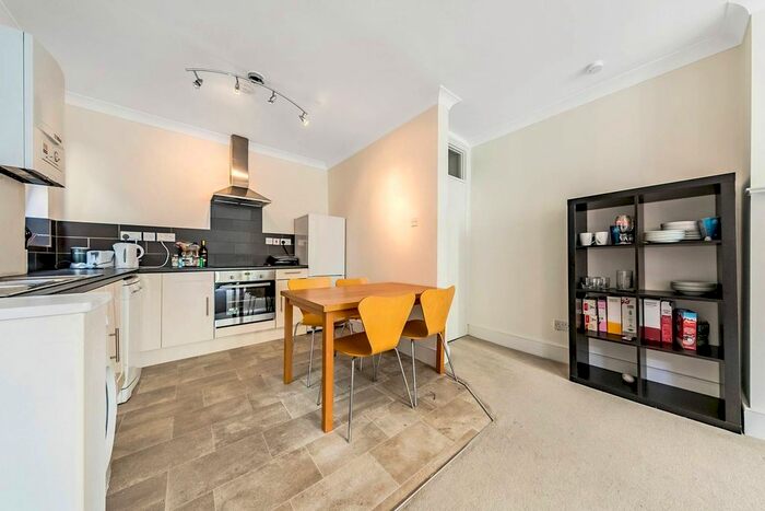 3 Bedroom Flat To Rent In Barnard Road, Clapham Junction, London, SW11