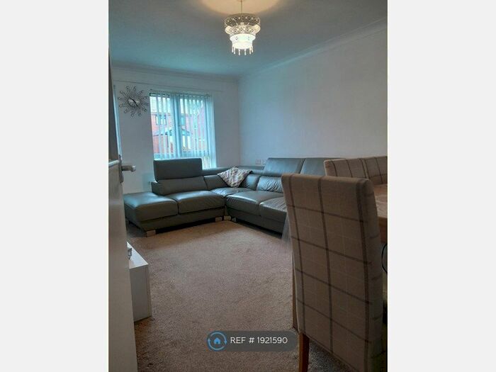 1 Bedroom Flat To Rent In Lees Hall Road, Dewsbury, WF12