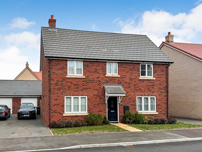 4 Bedroom Detached House For Sale In Drewry Street, Burnham-on-Crouch, CM0