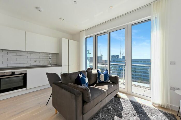 1 Bedroom Flat To Rent In The Solarium, Apt Parkview, Brentford, TW8