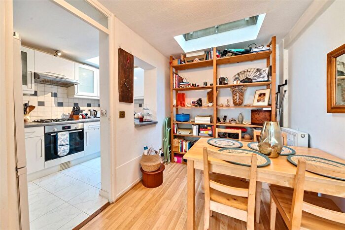 1 Bedroom Terraced House To Rent In Kennet Close, London, SW11