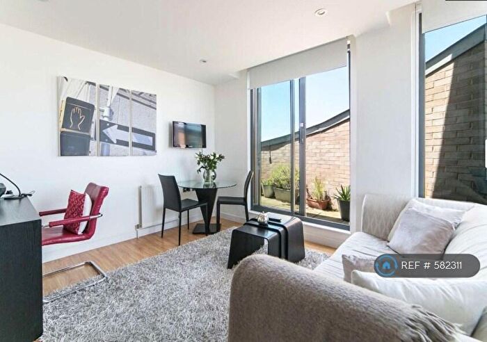 1 Bedroom Flat To Rent In Park Village East, London, NW1