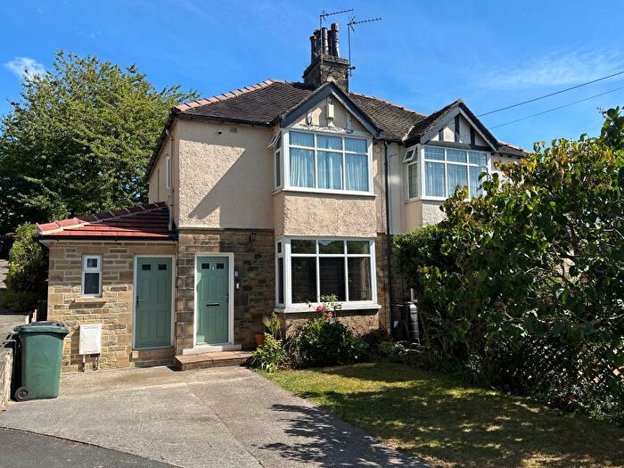 3 Bedroom Semi-detached House For Sale In Westfield Grove, Idle, Bradford, BD10