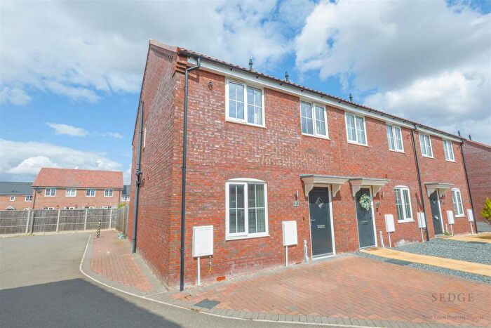 3 Bedroom End Of Terrace House For Sale In Willow Court, Cowbit, Spalding, PE12
