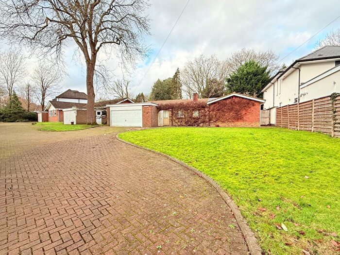 5 Bedroom Detached Bungalow For Sale In Barnet Road, Barnet, EN5