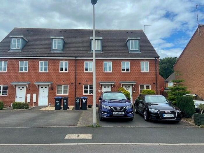 3 Bedroom Town House To Rent In Barnaby Road, Rugby, CV21