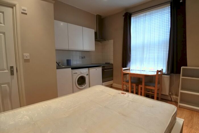 Studio To Rent In Cricklewood Lane, Cricklewood, NW2