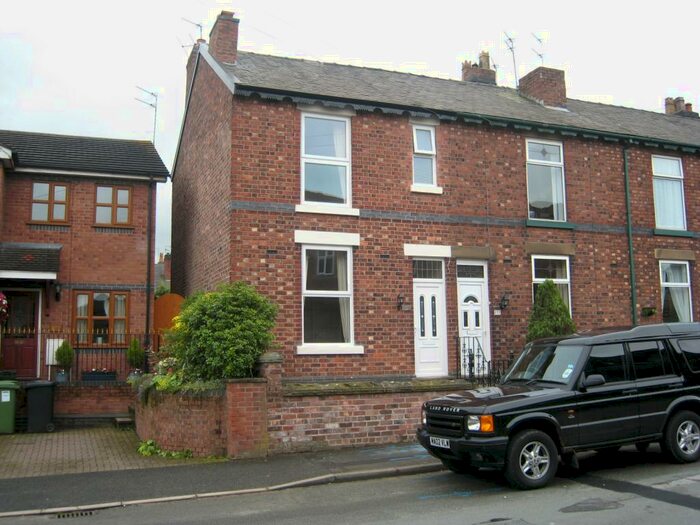 3 Bedroom End Of Terrace House To Rent In Crompton Road, Macclesfield, SK11