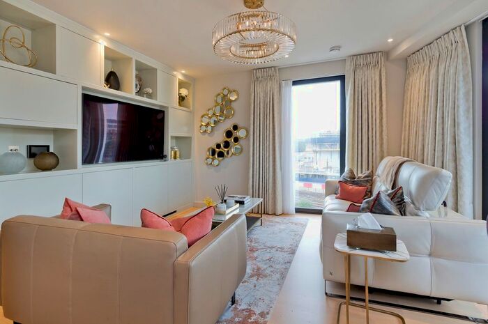 3 Bedroom Flat To Rent In Sutherland Street, London, SW1V