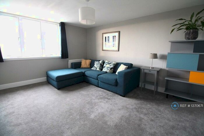 2 Bedroom Flat To Rent In Windsor Crescent, Clydebank, G81