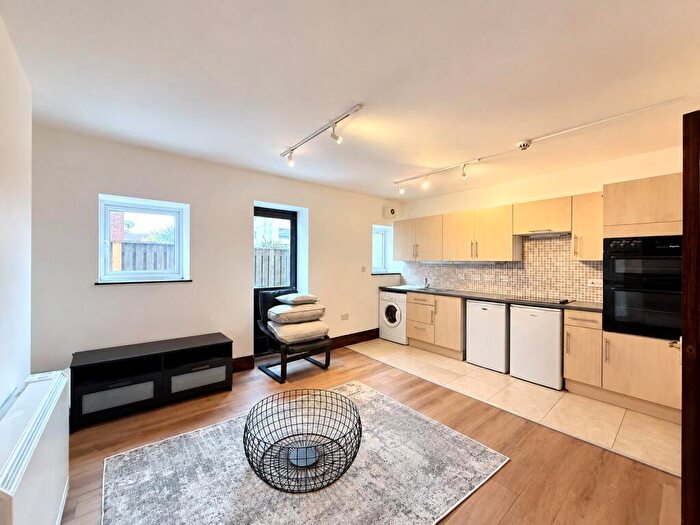 Apartment To Rent In City Road, Bristol, BS2